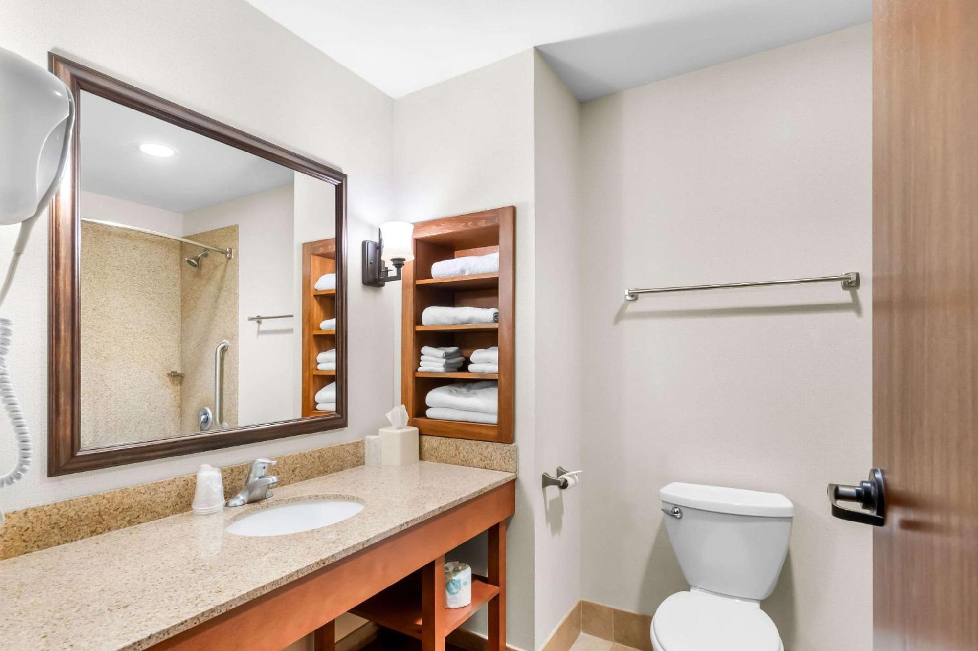 Comfort Inn & Suites Mountain Iron And Virginia מראה חיצוני תמונה
